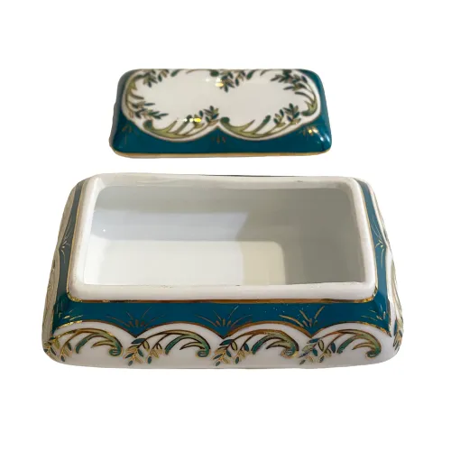 Fine Porcelain Covered Box