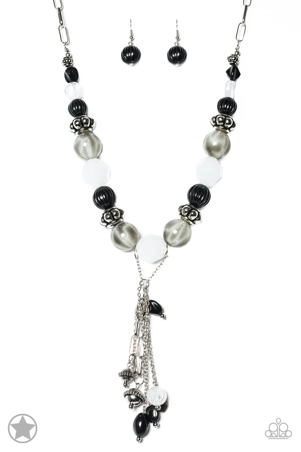 Paparazzi Necklace Blockbuster - Break a Leg - Black