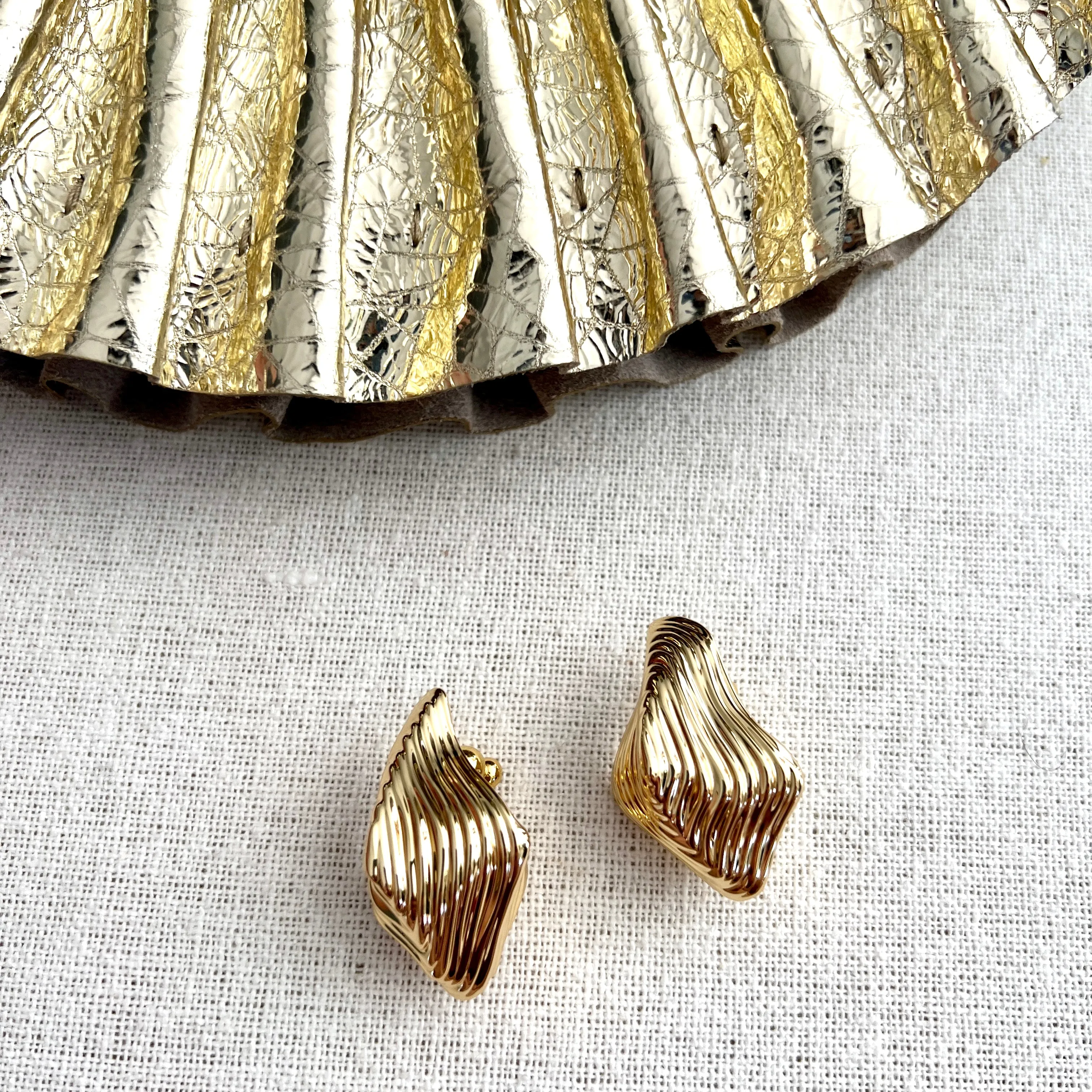 Relic Earring, Shiny Brass